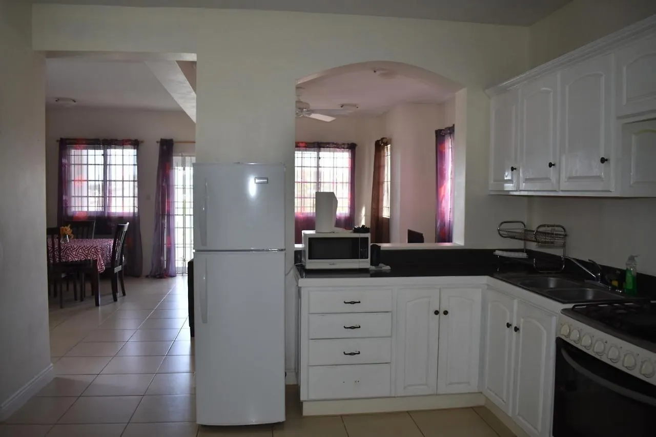 Oland - 2 Bedroom Apartment With Marina View グロス・アイレット 0*,